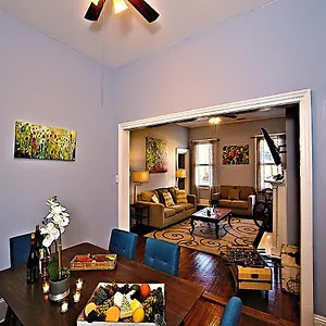 https://downtown-savannah-oasis-4-bed-3-bath.top-hotels-in-savannah.com